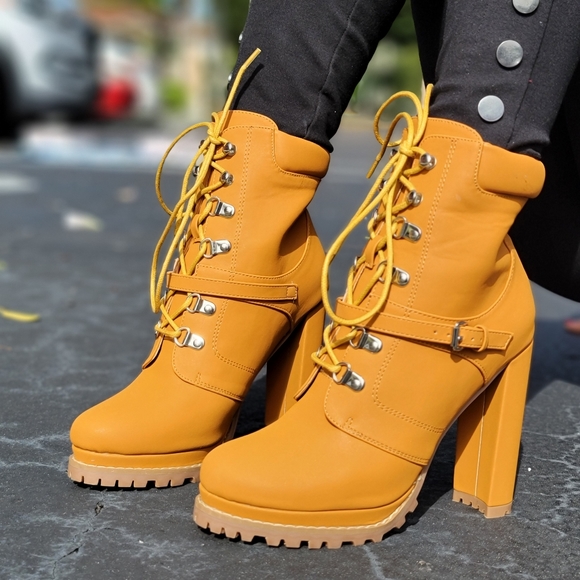 Camel Nubuck Lace-Up Block High Heeled Platform Ankle Boots - Picture 2 of 6